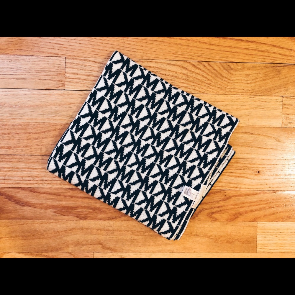 Michael Korda Scarf